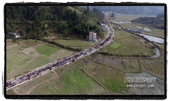 1700桌合攏宴，總長3.7公里，10380人同桌就餐，創(chuàng)歷史之最