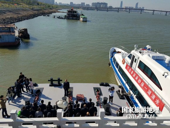 江西開展呵護(hù)一湖清水，嚴(yán)厲打擊非法采砂行動(dòng)（圖）